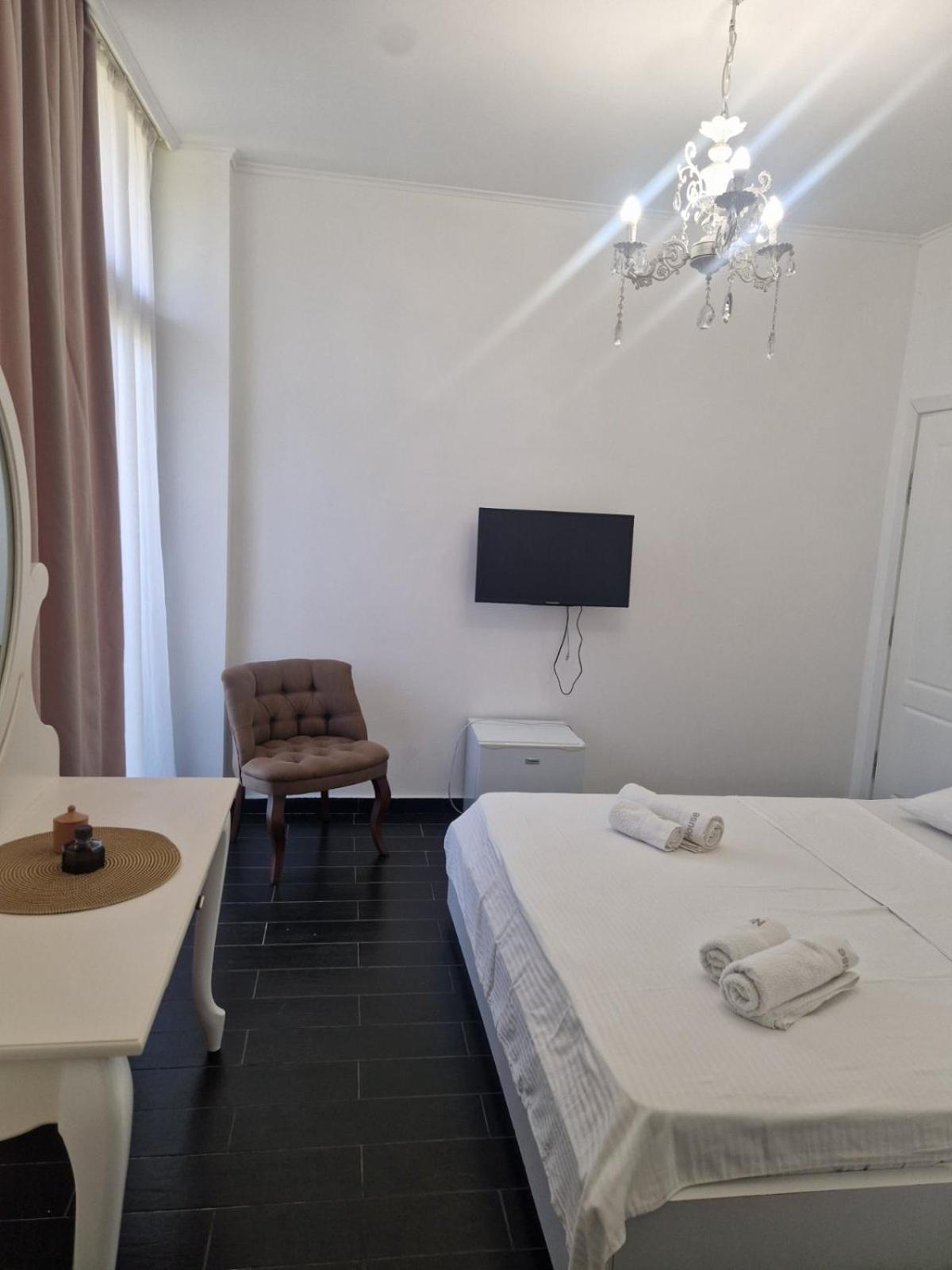 New House Kobuleti Hotel Exterior photo